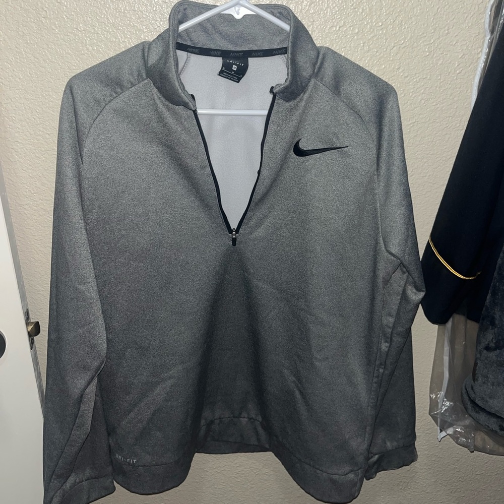 Medium Nike pullover quarter zip up